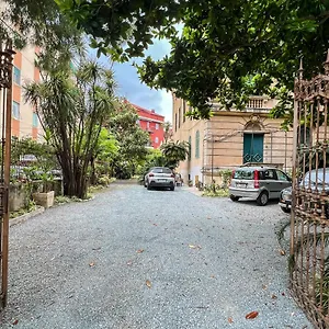 appartamenti-in-villa-del-varazze.hotelitalianriviera.com/